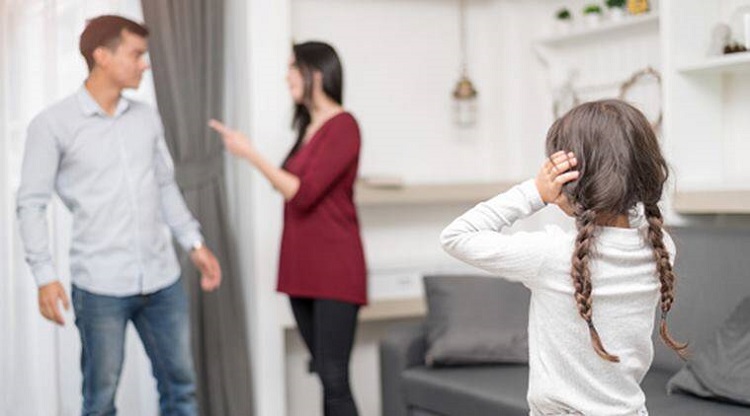 क्या तलाकशुदा पत्नी घरेलू हिंसा अधिनियम के तहत निवास के अधिकार का दावा कर सकती है?